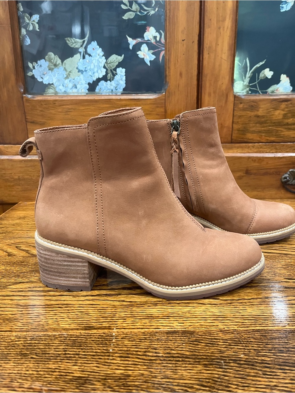 TOMS Women’s Ankle Boots – Size 7.5 – Taupe/Brown – Excellent Condition 🤎